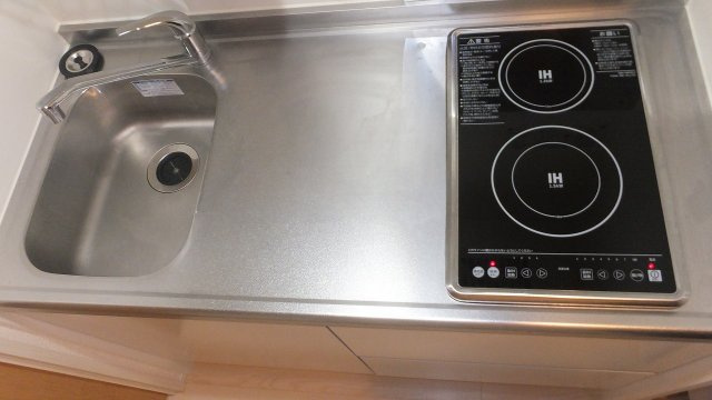 神戸市須磨区神撫町１丁目のアパートのキッチン|電熱タイプの2口のキッチン