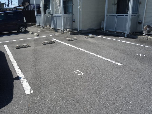 レオネクストアウリィの駐車場