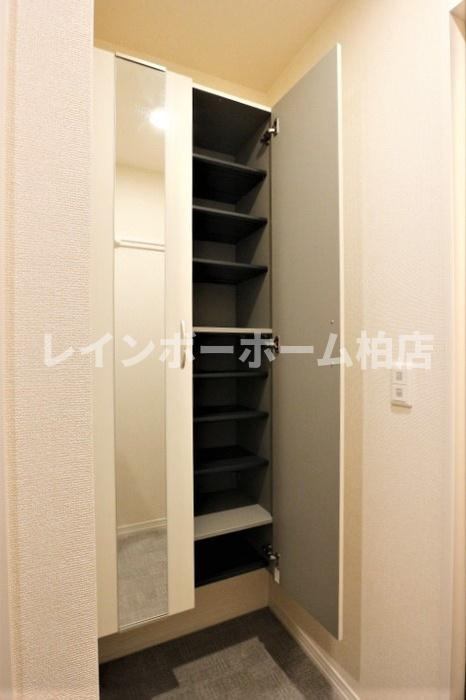 プレジール南柏の玄関