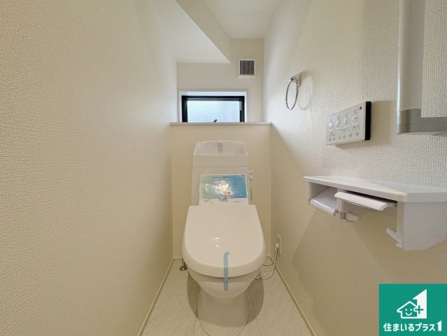 長浜市川崎町　新築一戸建てのトイレ|1・2階の2ヶ所にあるので、朝の忙しい時間の順番待ちもなく、深夜の利用にも大変便利です。