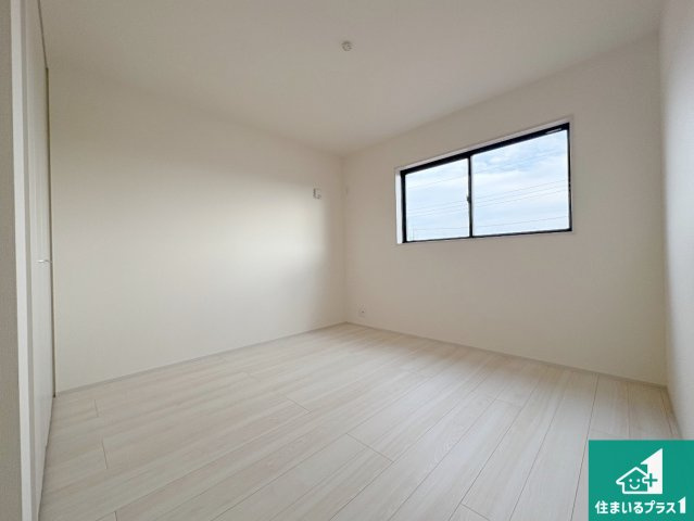 長浜市川崎町　新築一戸建ての洋室|シンプルな洋室は、自分好みのインテリアが楽しめます♪ご家族とインテリアや家具を選びに行くのは新築購入時の醍醐味の一つです。ぜひお楽しみください♪