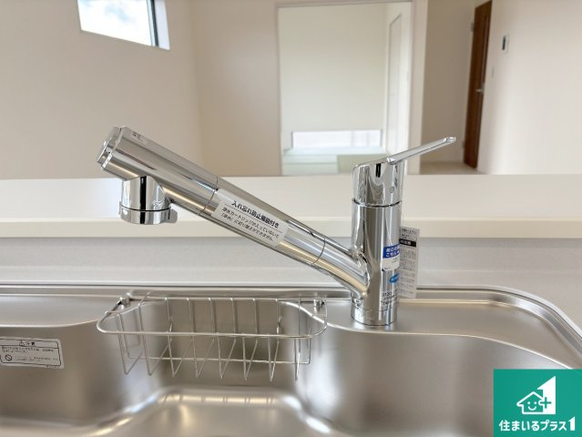 長浜市川崎町　新築一戸建ての設備|浄水器を内蔵！炊飯時、お茶を作る時に安心してお水を使えます！お湯と冷水、浄水と原水、シャワーの切替えもワンタッチです！