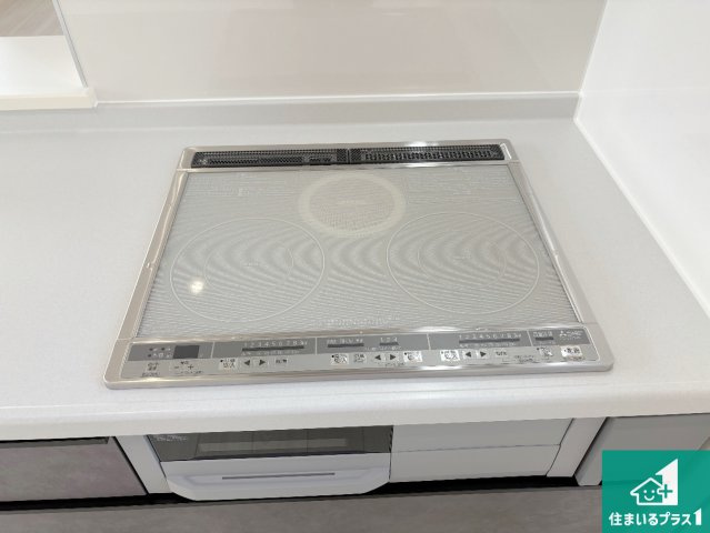長浜市川崎町　新築一戸建ての設備|火を使わないので、安心なＩＨコンロ！でこぼこが無い構造なので、掃除もしやすく清潔に保てます！