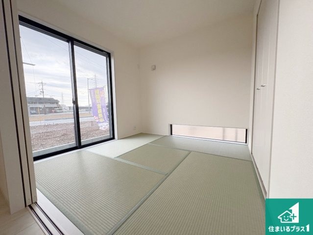 長浜市川崎町　新築一戸建ての和室|一室あると便利な和室は客間としてだけでなく、小さなお子様のプレイルームや食後のくつろぎスペースとしてもご利用いただけます。収納もついていますので大活躍間違いなし！