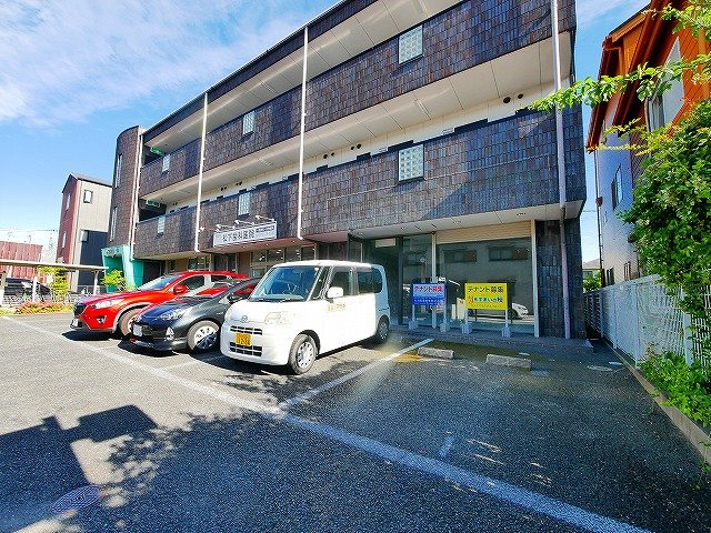 フォレストヒルズ一条の駐車場