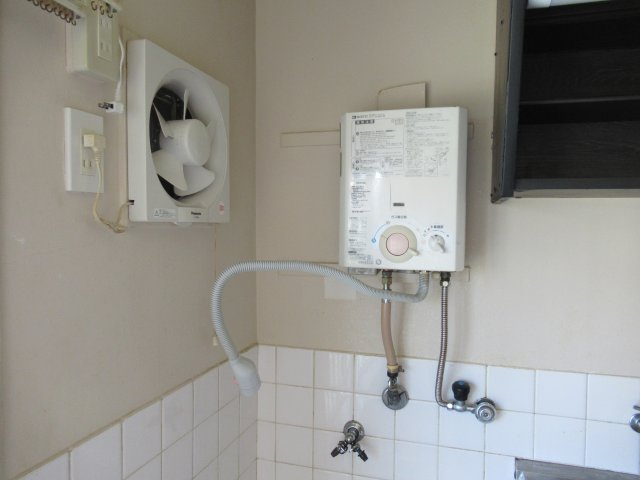 垂水上高丸住宅Ｃ棟のキッチン|コンパクトなキッチンで掃除もラクラク