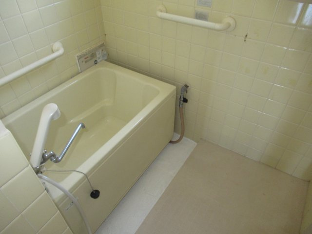 垂水上高丸住宅Ｃ棟の浴室|ゆったり過ごせるお風呂です