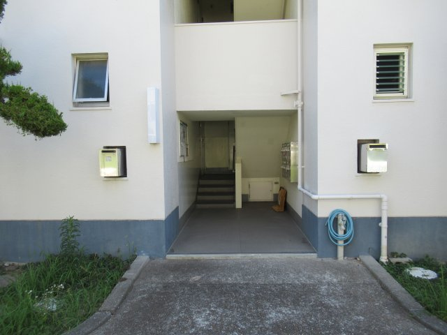 垂水上高丸住宅Ｃ棟のエントランス|ゆとりのあるエントランスです