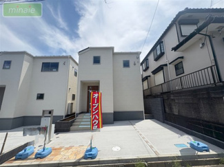 【駐車場】 | 並列2台駐車可　リビング階段  長期優良住宅　勝田台6　全2棟　2号棟