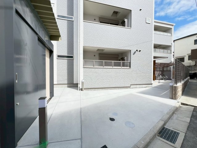 クリエオーレ原町の駐車場