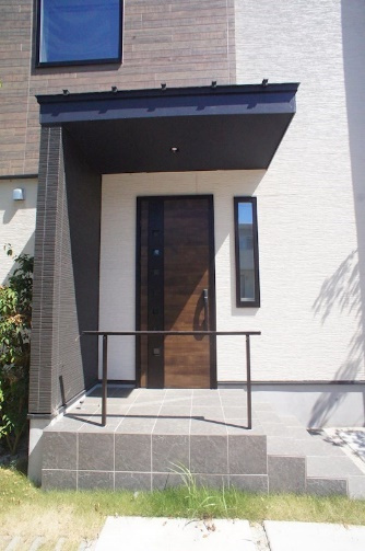 大室３丁目戸建の玄関