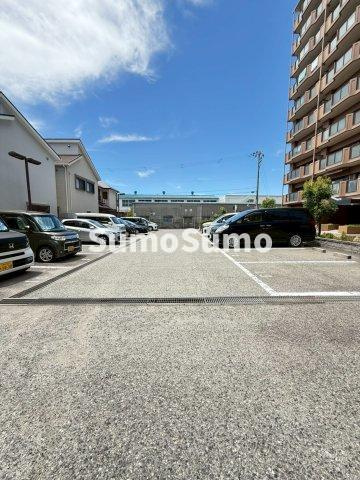 ライオンズマンション西明石第３の駐車場|車をお持ちの方に嬉しい駐車場付きの物件です