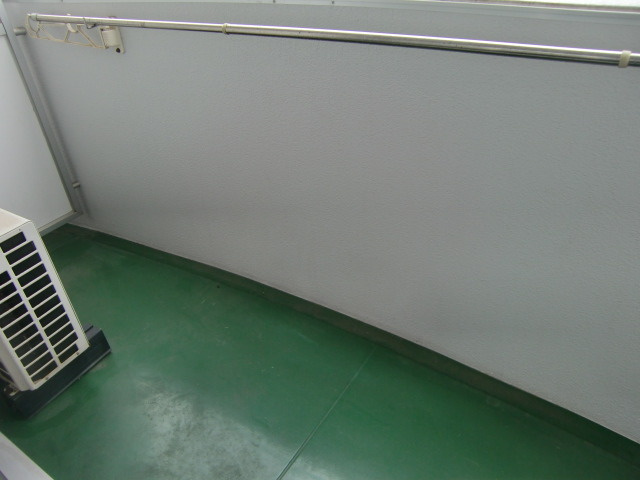 シャトラン弓木三番館のバルコニー