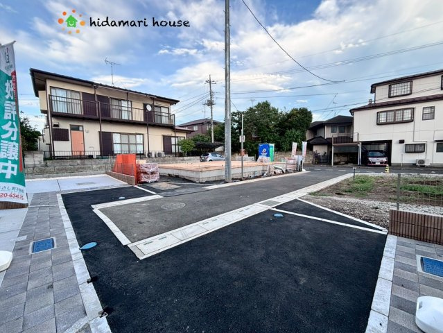 上尾市二ツ宮2期　新築戸建　ブルーミング02の前面道路含む現地写真
