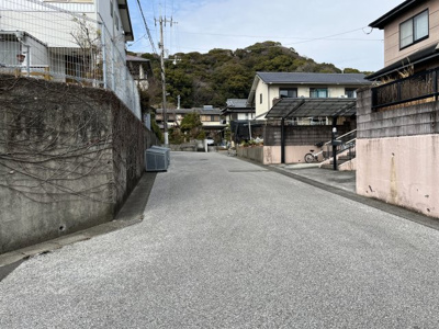 【前面道路含む現地写真】 | 中古一戸建　南国市緑ヶ丘３丁目