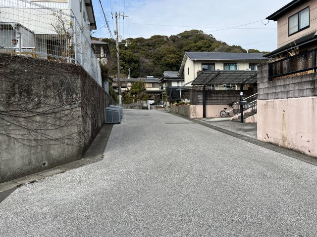 【前面道路含む現地写真】 | 中古一戸建　南国市緑ヶ丘３丁目