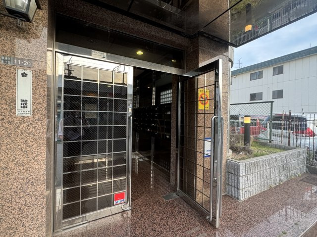 第2まやハイツのエントランス