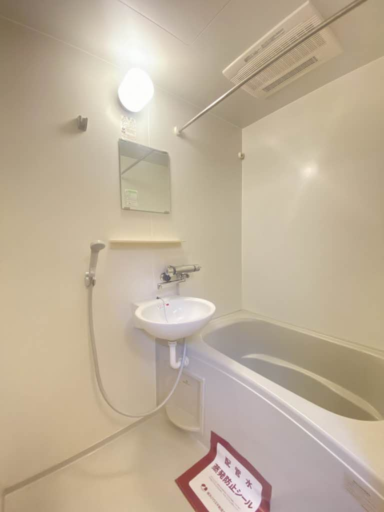 リィ シインの浴室