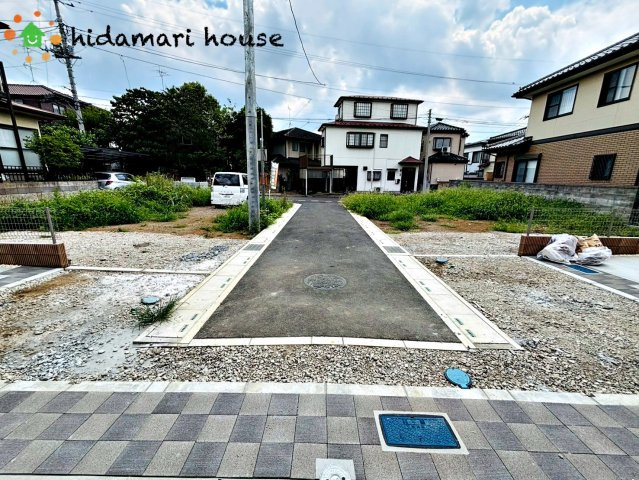 上尾市二ツ宮2期　新築戸建　ブルーミング03の前面道路含む現地写真