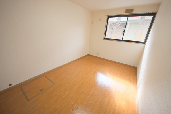 ビヨンドエミネンスC棟の居間・リビング