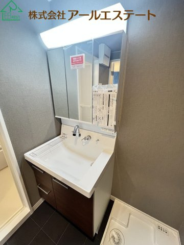 アインツ高砂　　中古マンションの独立洗面台