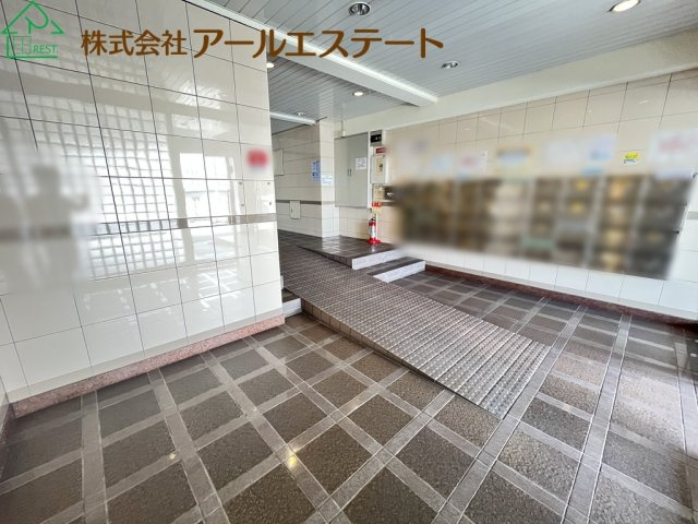アインツ高砂　　中古マンションのエントランス