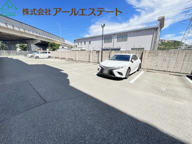 アインツ高砂　　中古マンションの駐車場