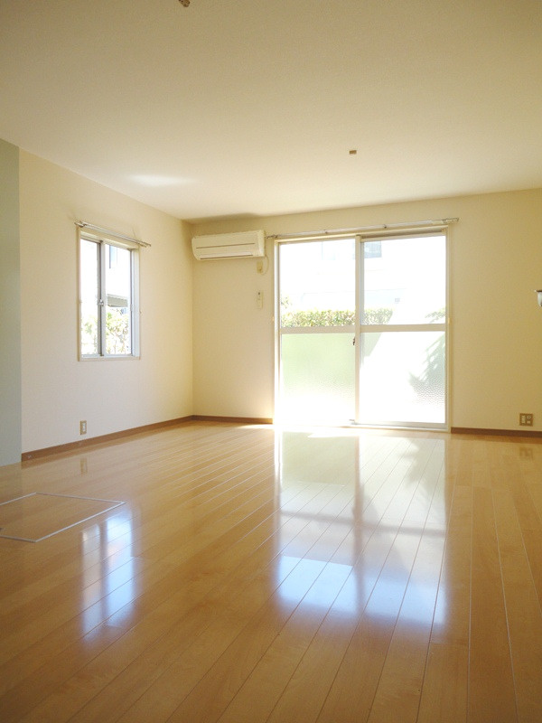 国分ガーデンハイツ【キャッシュバック対象物件】の居間・リビング|ゆったり過ごせるリビングです