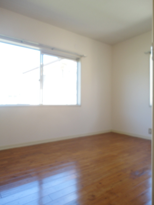 国分ガーデンハイツ【キャッシュバック対象物件】の洋室|落ち着いた色調の洋室です