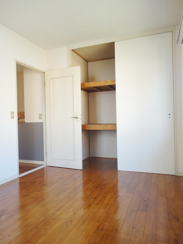 国分ガーデンハイツ【キャッシュバック対象物件】の洋室|コンパクトで使いやすい洋室です