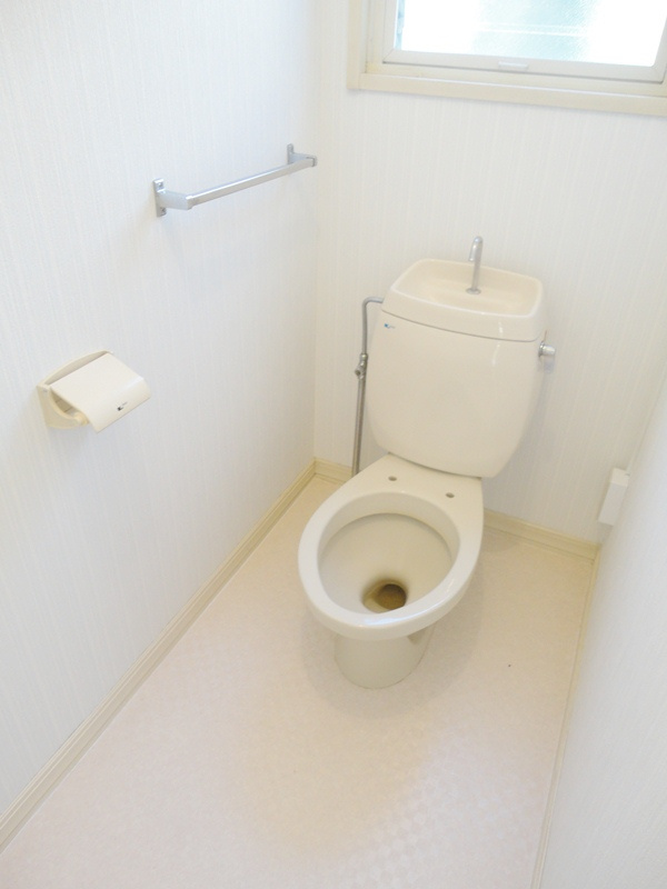 国分ガーデンハイツ【キャッシュバック対象物件】のトイレ|ゆったりとした空間のトイレです