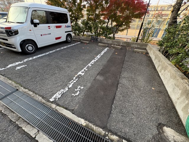 ネオハイツ垂水の駐車場