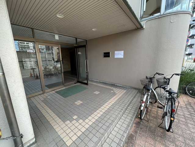 誼マンションのエントランス