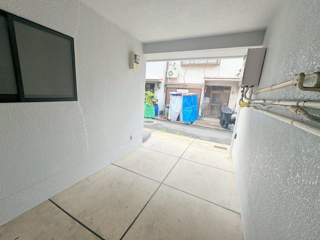 八条源町の駐車場|駐輪場はビルトインガレージなので雨や日差しから車を守れますね！