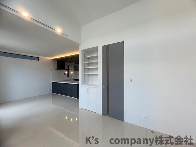 ◎高座郡寒川町田端　新築戸建の居間・リビング|家具の配置も考えやすくレイアウト自由自在です◇