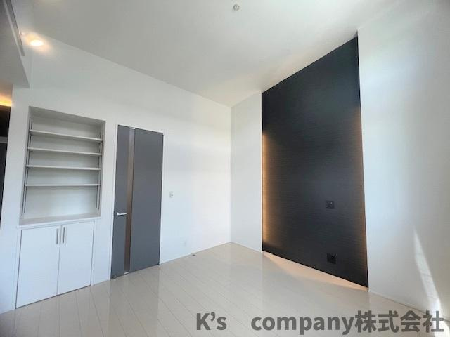 ◎高座郡寒川町田端　新築戸建の内装|おしゃれなアクセントのある壁面で重厚感も感じられます♪