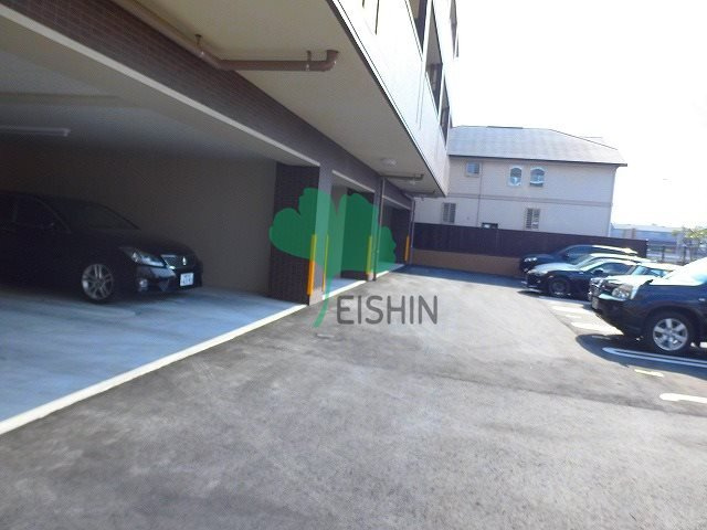 サンパーク板付の駐車場