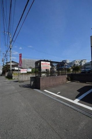 ネオブライト那珂1の駐車場