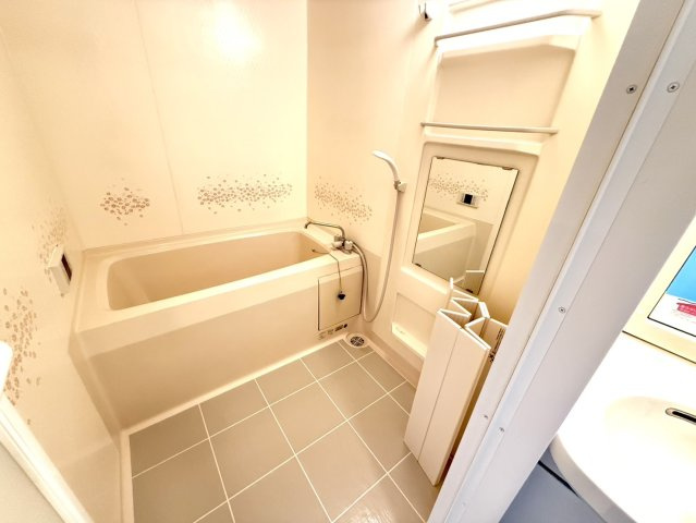 サザンベル泉佐野の浴室|明るく清潔感のある浴室になっております♪一日の疲れもしっかり取れます♪