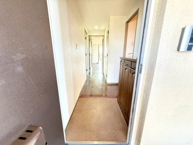 サザンベル泉佐野の玄関|明るく広々開放的な玄関スペース♪