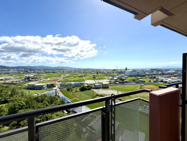 サザンベル泉佐野の展望|バルコニーからは山々や海が一望出来ます♪　角部屋の為、バルコニーが計3か所！
