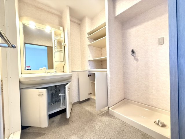 サザンベル泉佐野のその他|明るく清潔感のある洗面室になっております♪