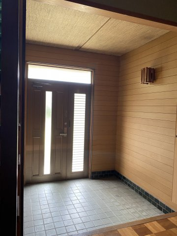 中地戸建の玄関