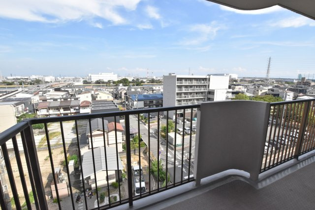 武庫川ニュースカイハイツのその他|東側バルコニー
気持ちのいい朝日が差し込みます。