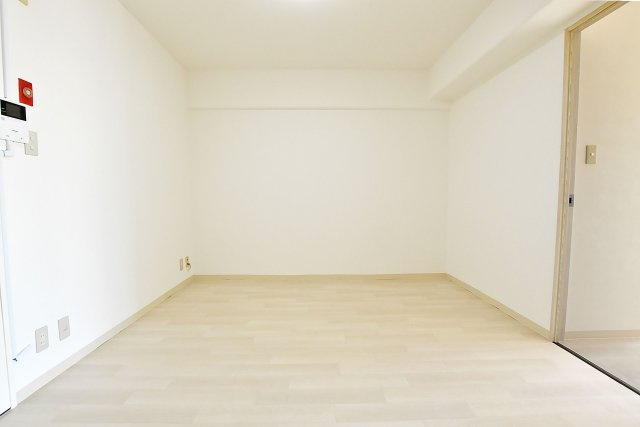 武庫川ニュースカイハイツの居間・リビング|キッチン側からLDKを正面に撮影した内観写真です。
家族との食事時間を素敵に演出してくれるお家です。