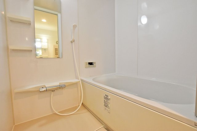 武庫川ニュースカイハイツの浴室|一日の疲れを癒す心地よいバスタイムを実現します！
浴室シャワー水栓交換済。