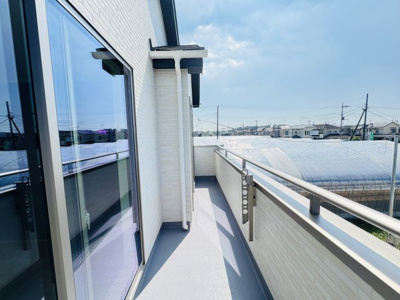 【バルコニー】 | 市川市本北方１丁目新築戸建【北方小学校：9分】 | 南西向きワイドバルコニー・日当たり良好♪