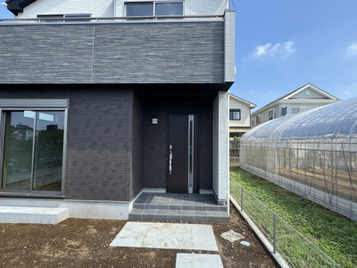 【エントランス】 | 市川市本北方１丁目新築戸建【北方小学校：9分】 | エントランス・玄関ポーチ