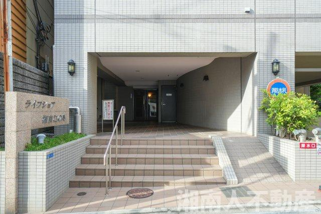 ライフショア湘南江の島のエントランス|建物の内部です