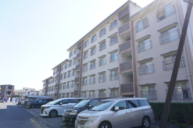 越谷ファミールハイツ参号棟の外観